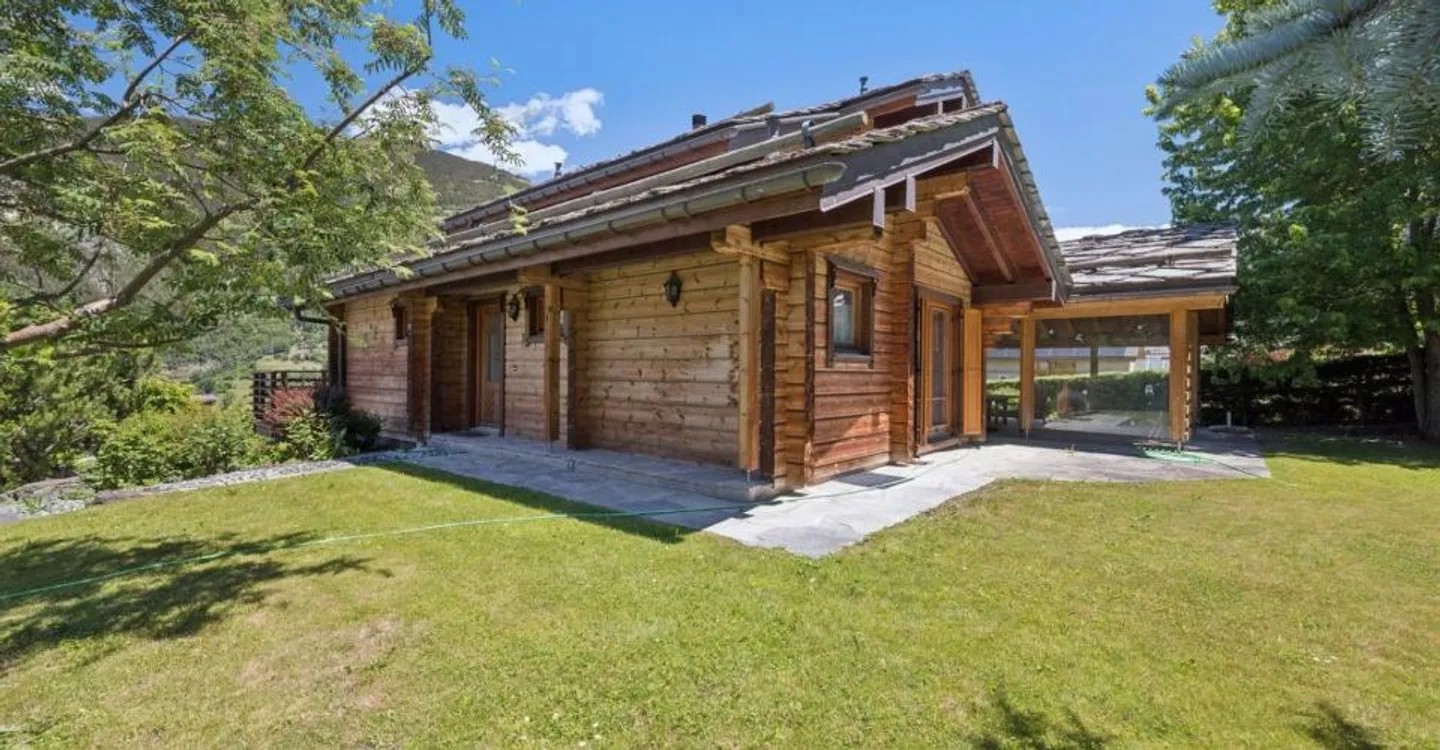 Charming 7.5-room property, ideally located at the gates of Verbi - Photo 4 of 11