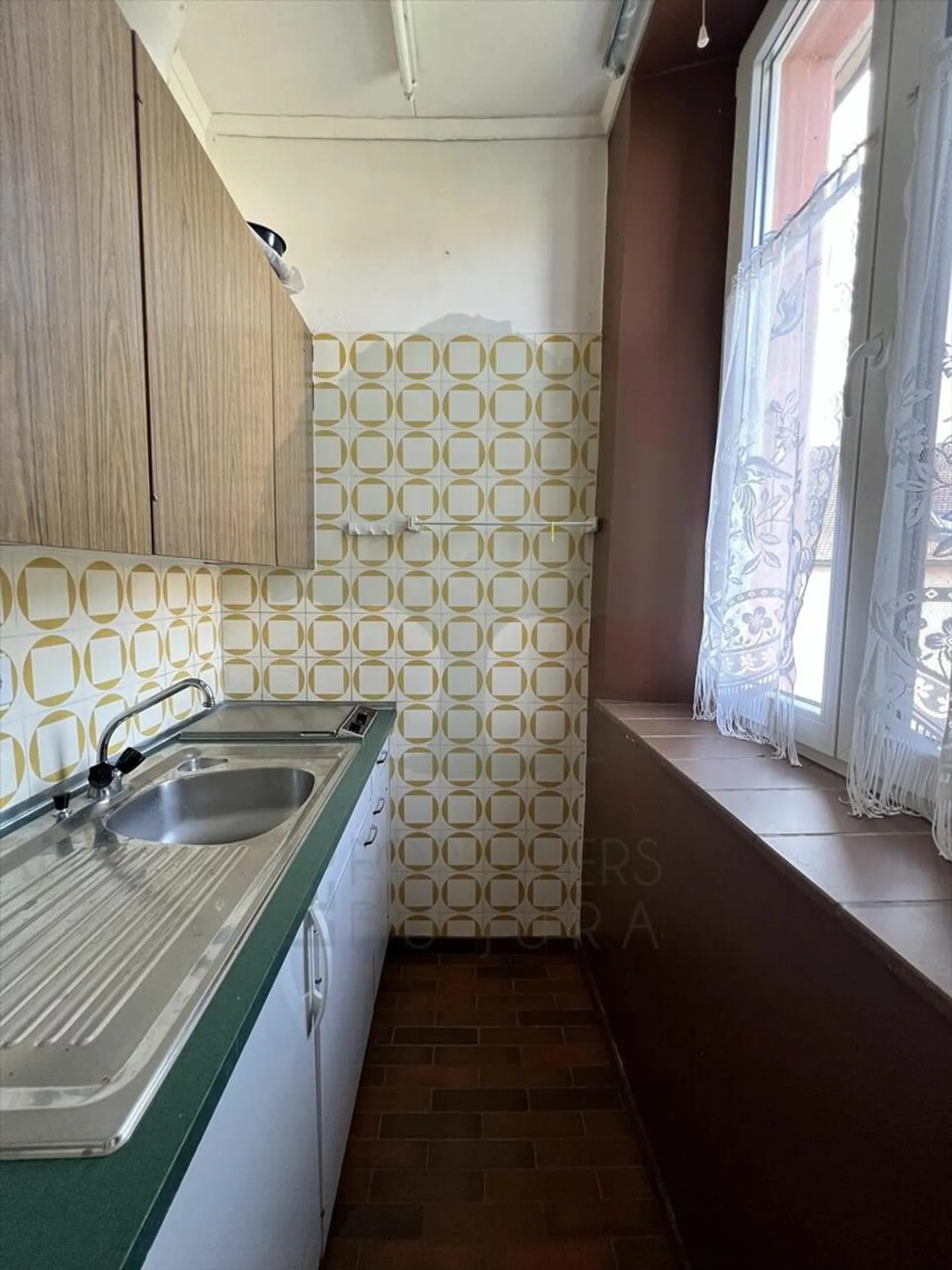 Lot of two 3.5-room apartments and a studio with garage - Photo 8 of 11