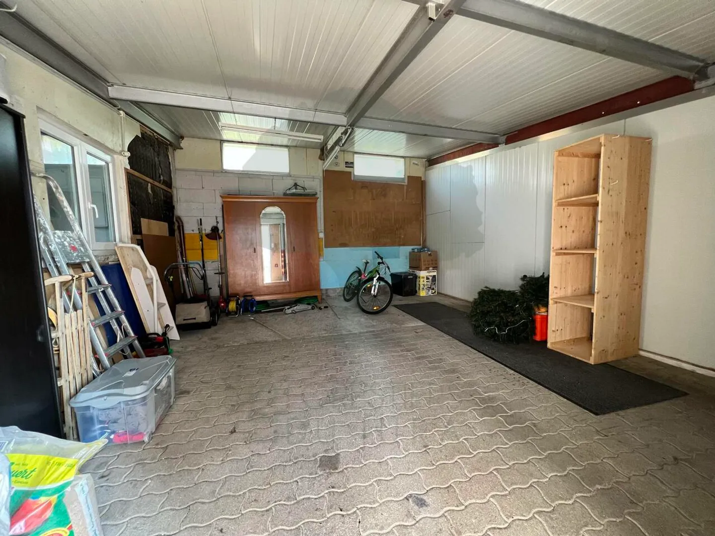 Lot of two 3.5-room apartments and a studio with garage - Photo 11 of 11