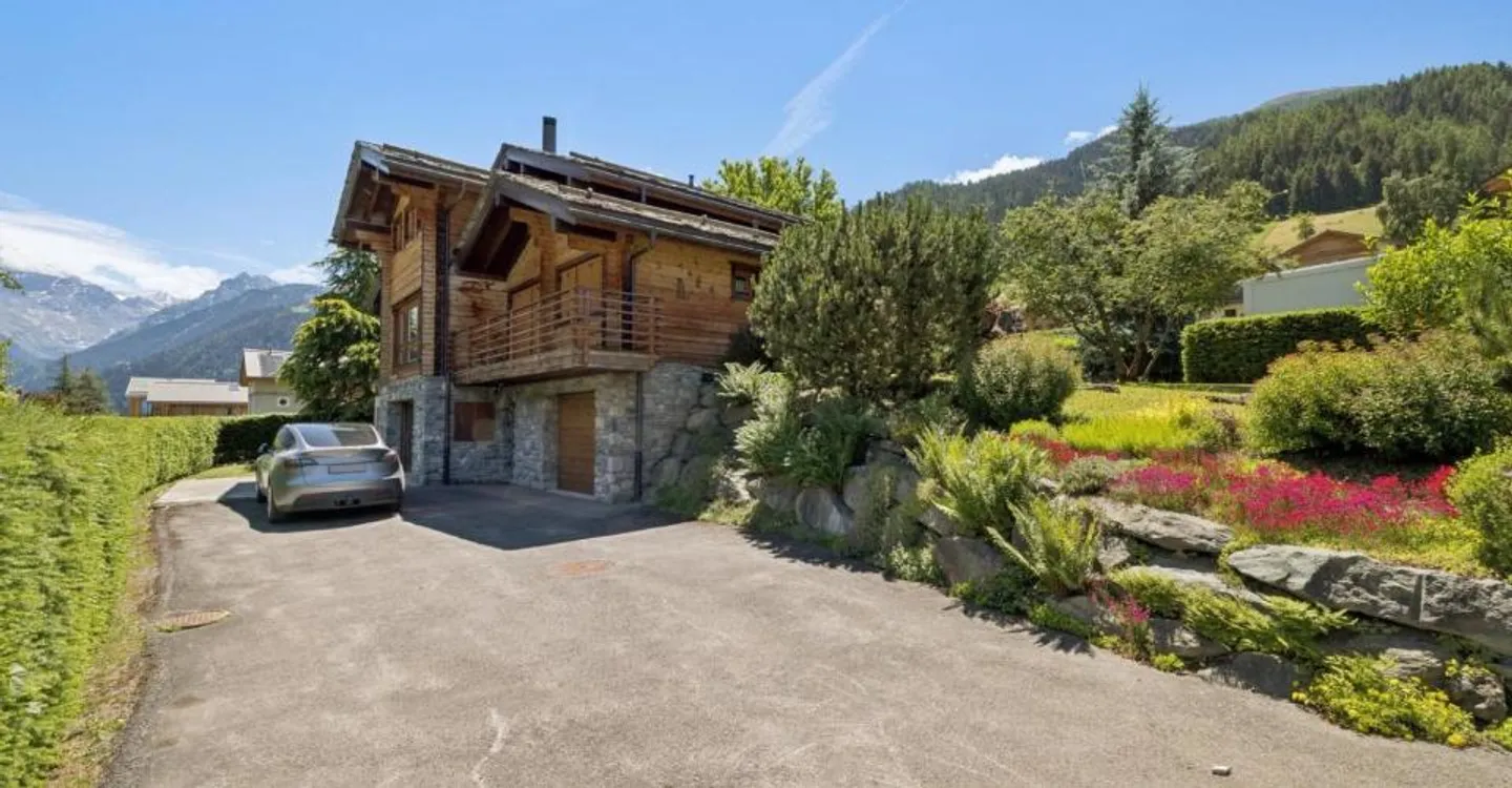 Charming 7.5-room property, ideally located at the gates of Verbi - Photo 5 of 11