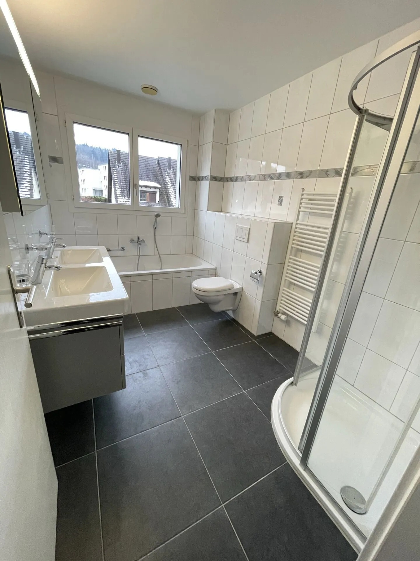Luxuriöse 4.5-Zimmer Wohnung im 2. OG - Foto 6 von 10