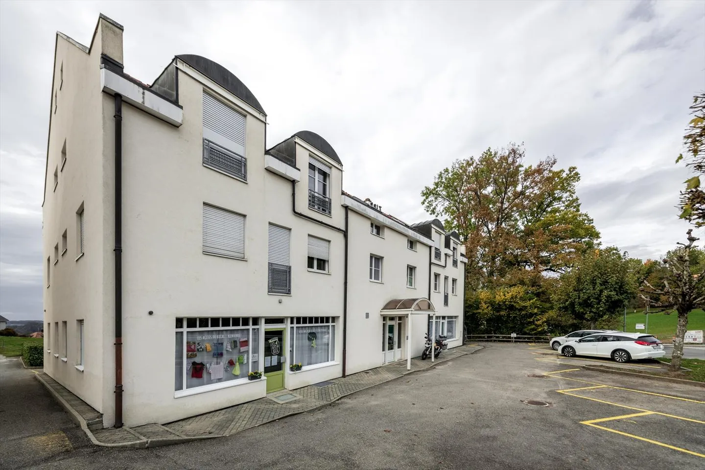 Surface d'env. 90 m2 au rez-de-chaussée - Photo 1 sur 2