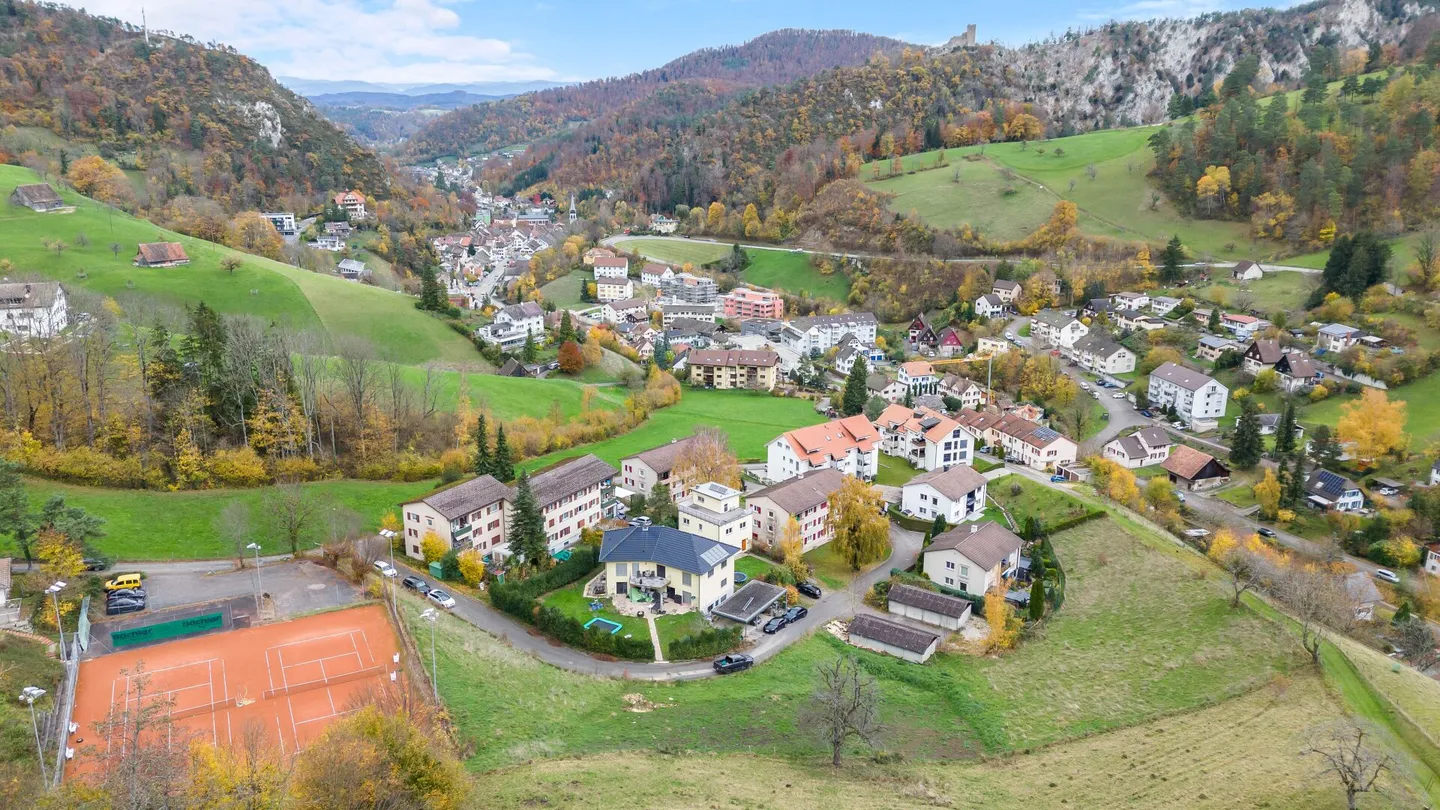 Sonniges Bauland mit bewilligten MFH Projekten - Waldenburg BL - Foto 5 von 7