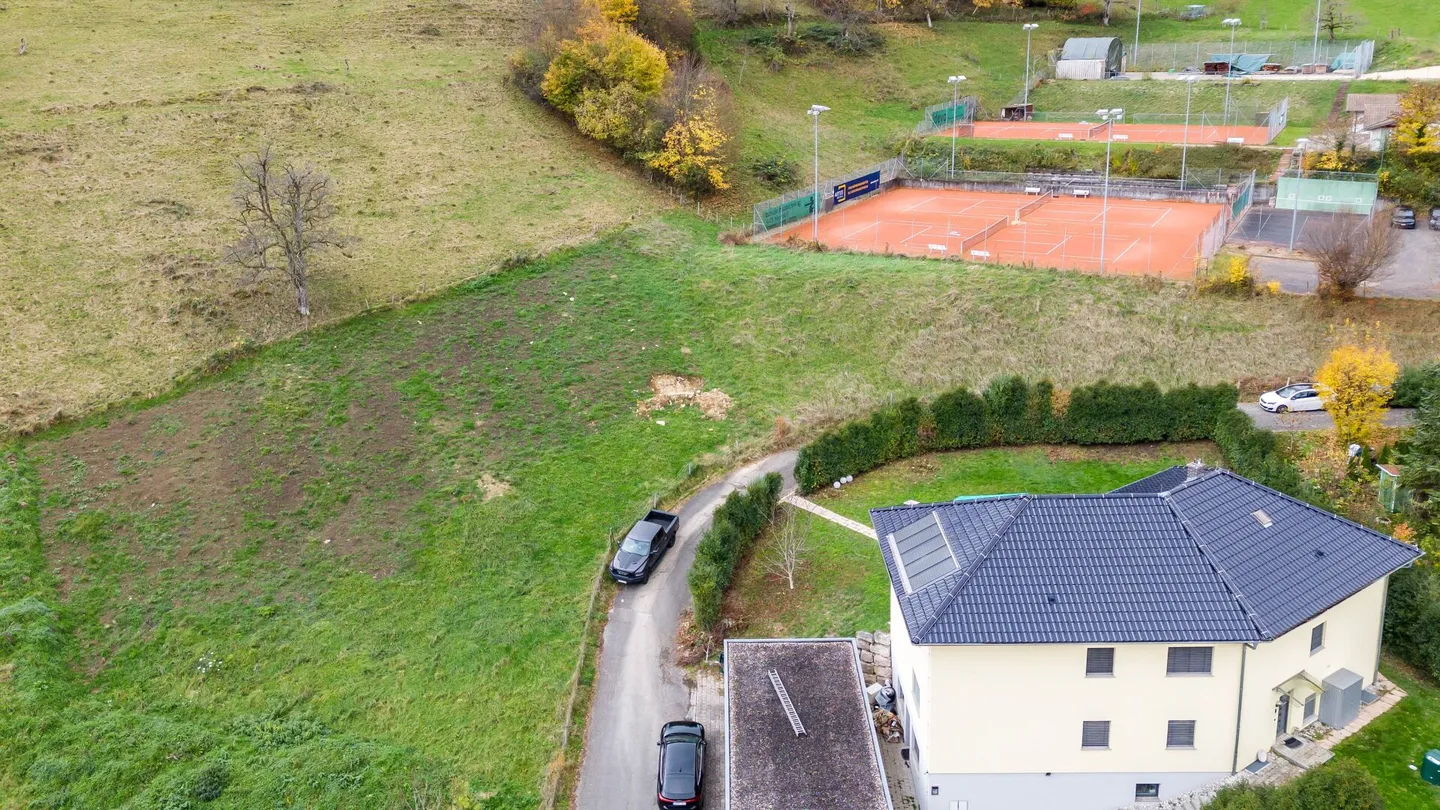 Sonniges Bauland mit bewilligten MFH Projekten - Waldenburg BL - Foto 6 von 7