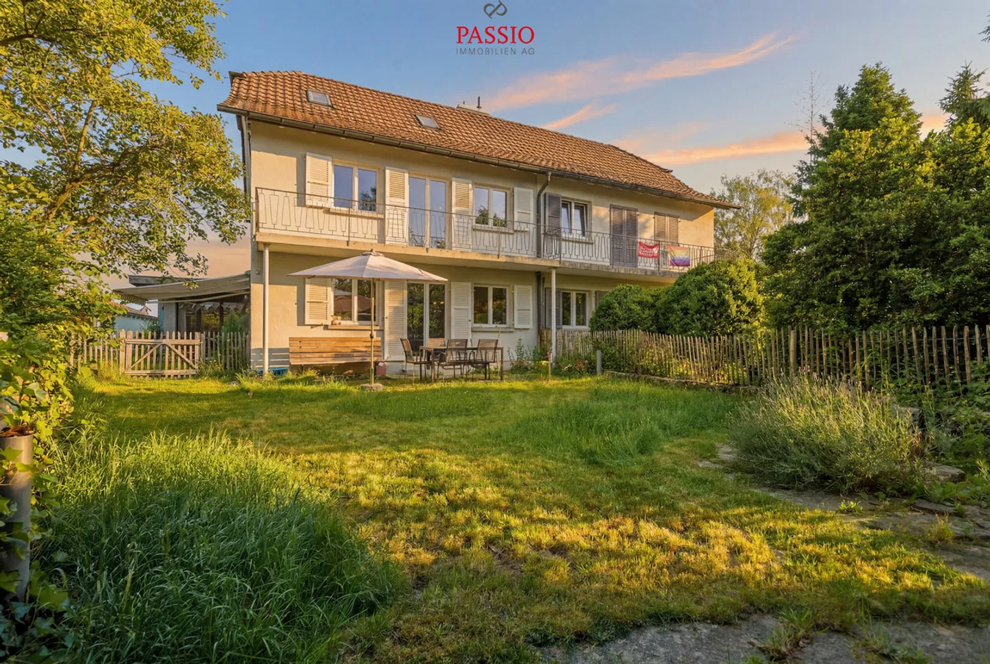 Charmante maison familiale jumelée avec jardin et potentiel d'extension - Photo 1 sur 37