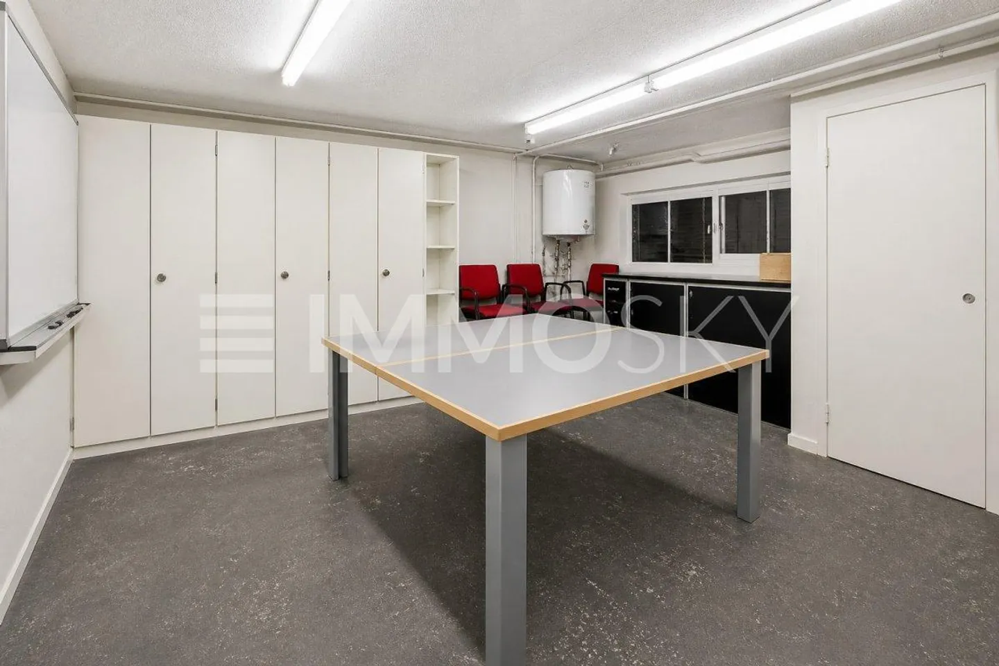 Posizione commerciale urbana con ampio spazio utilizzabile - Foto 4 di 5