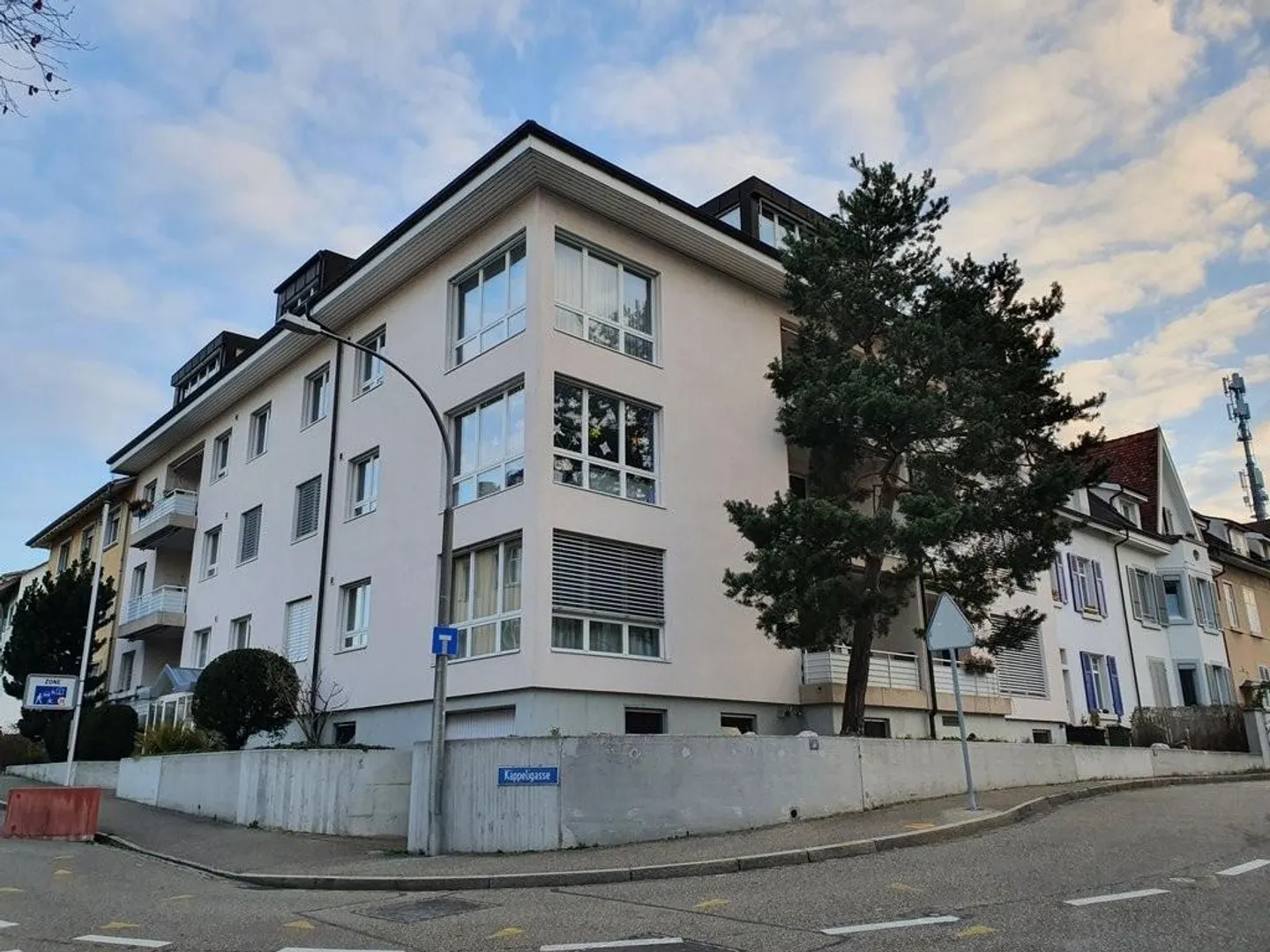 Parking garage in Riehen near the border - Photo 1 of 1