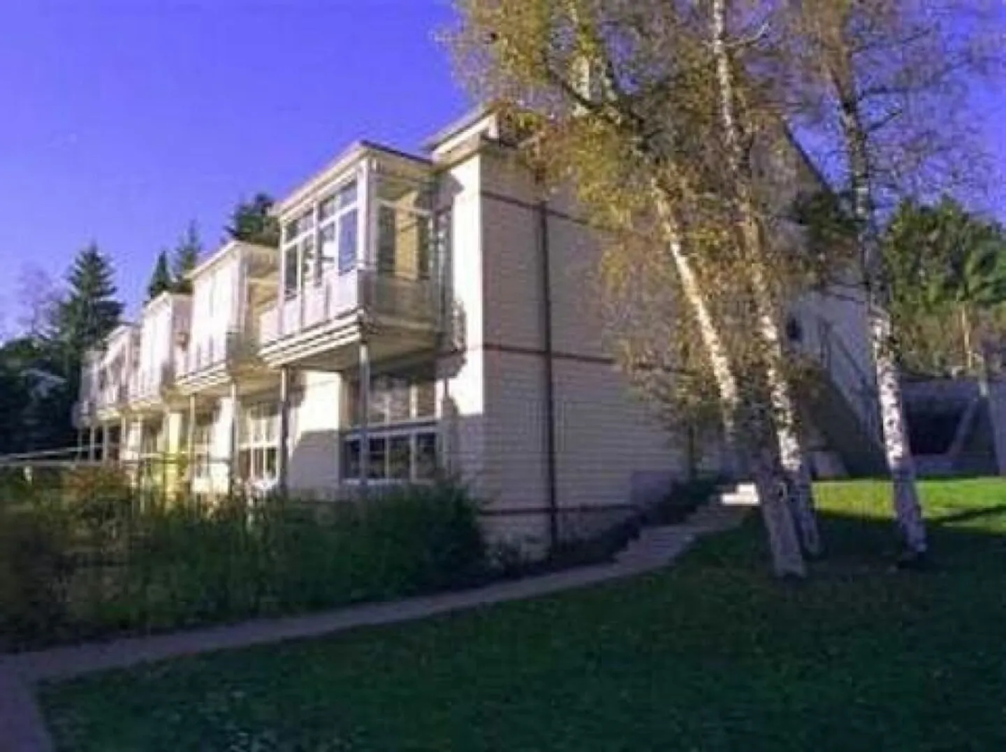 Living like in a single-family home - Photo 1 of 9