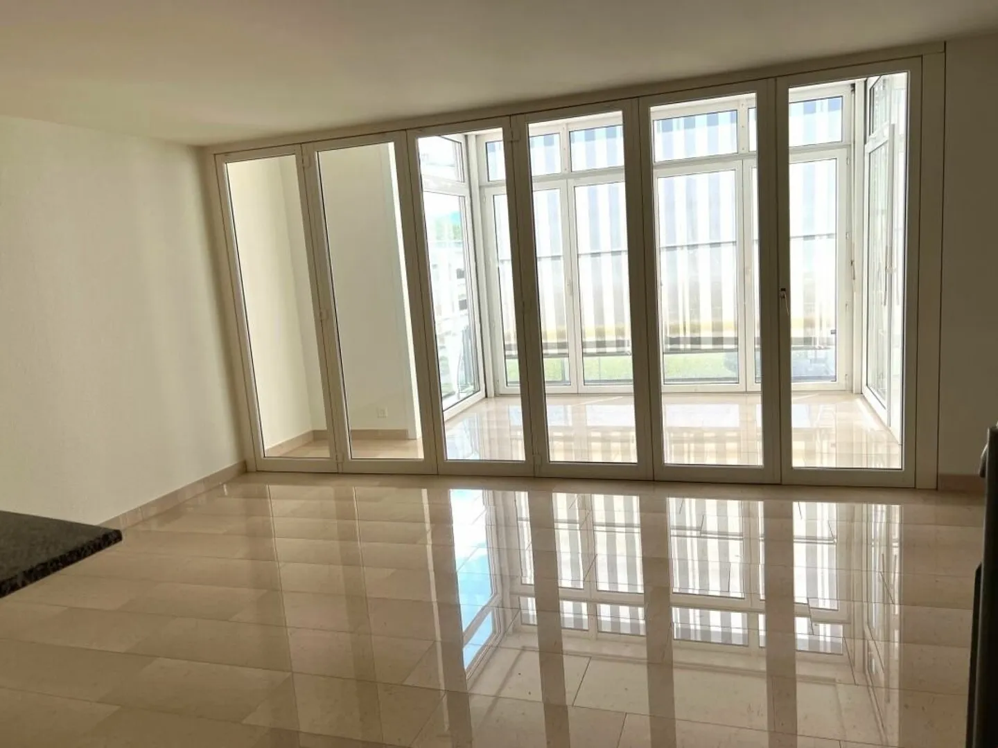 Living like in a single-family home - Photo 2 of 9