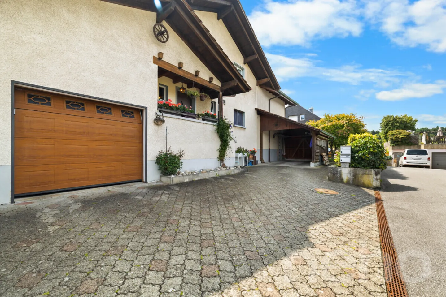 Beaucoup d'espace pour toute la famille - Maison bifamiliale à Zielebach - Photo 2 sur 12
