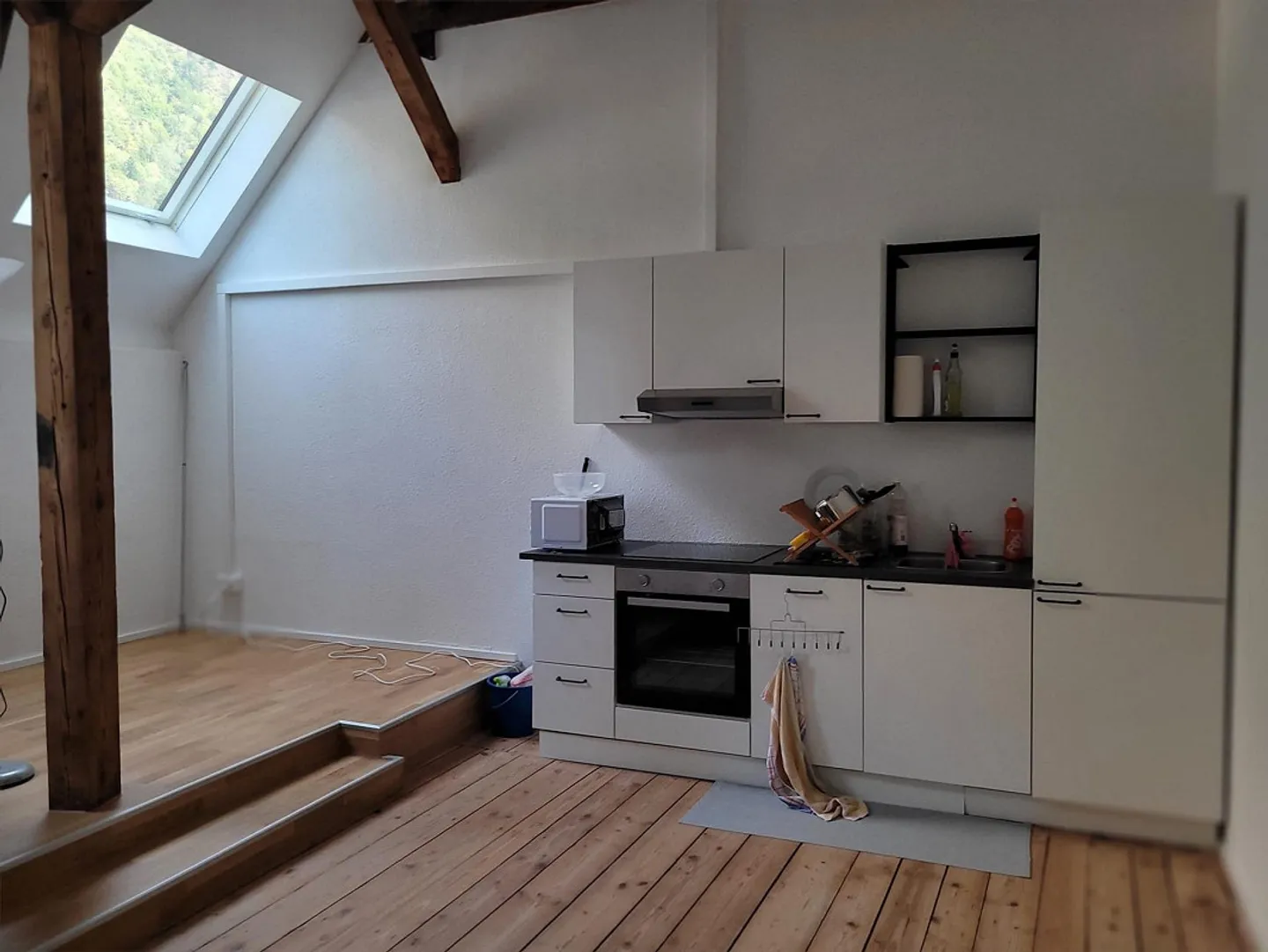 Charming 2.5-room attic apartment in Erstfeld - Photo 2 of 7