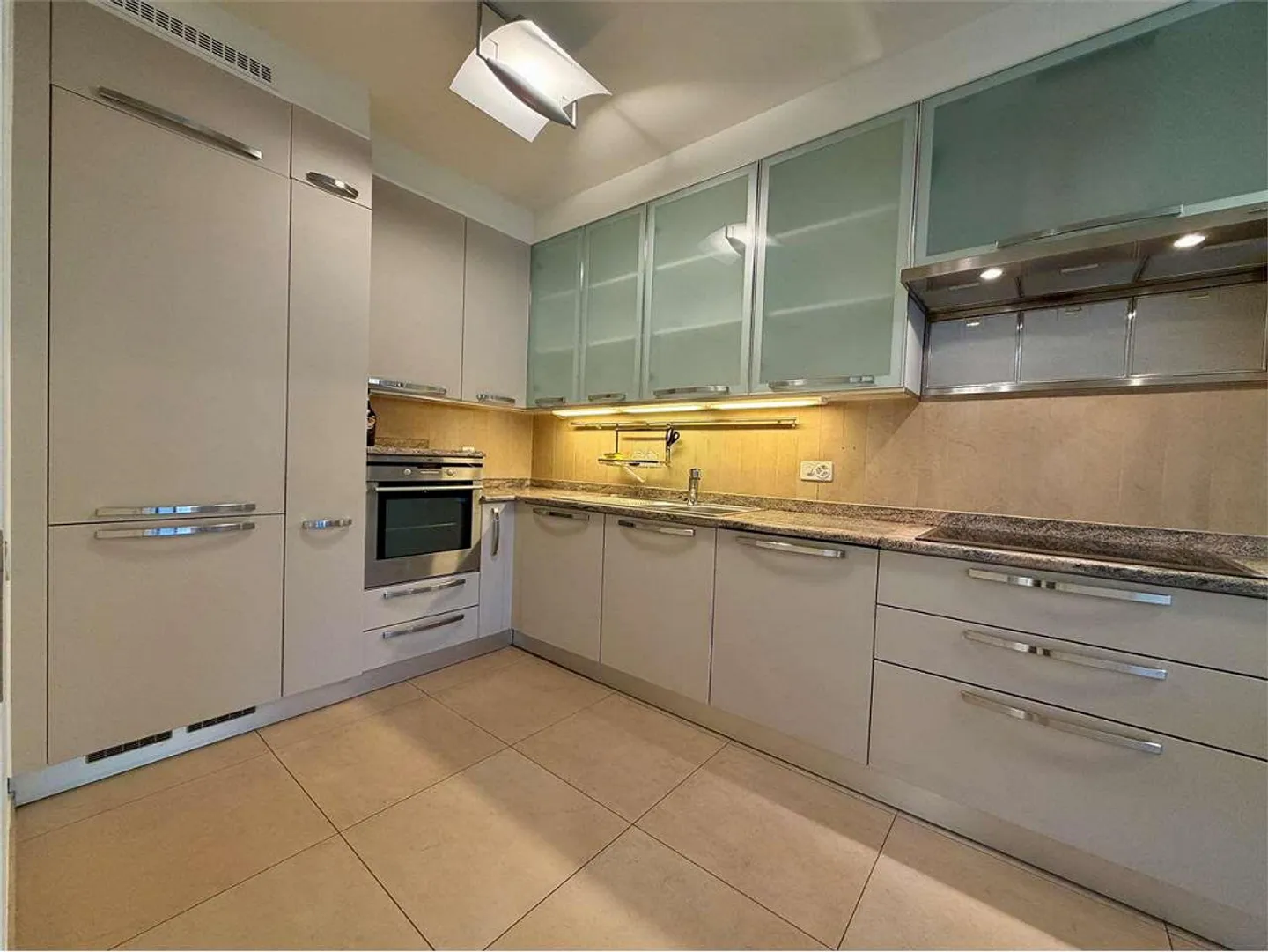 PARADISO - spacious 4.5 room elegant apartment with partial lake view - Photo 6 of 13