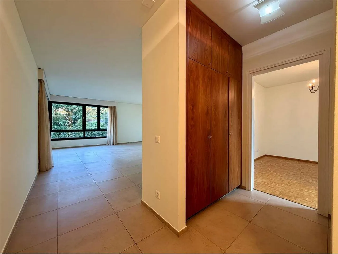 PARADISO - spacious 4.5 room elegant apartment with partial lake view - Photo 8 of 13