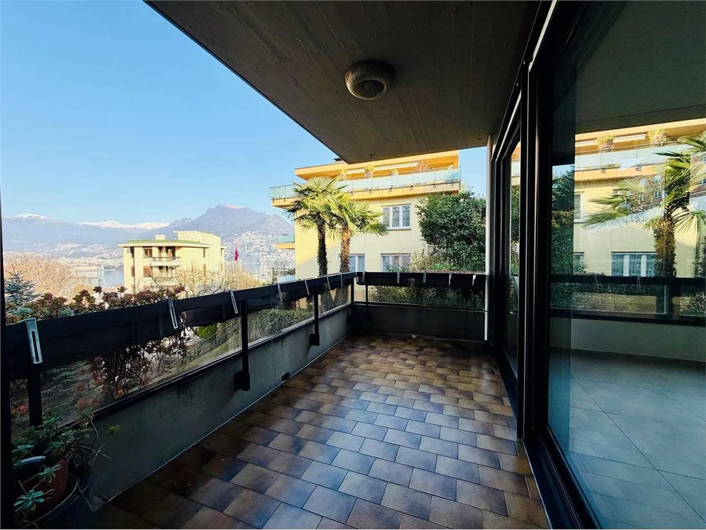 PARADISO - spacious 4.5 room elegant apartment with partial lake view - Photo 7 of 13