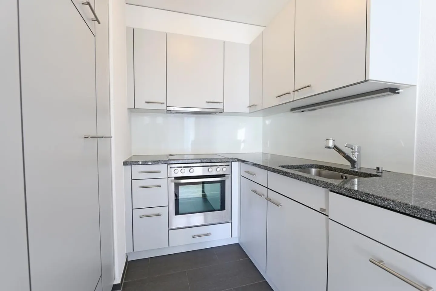 Appartamento affascinante di 2,5 stanze con patio - Foto 3 di 5