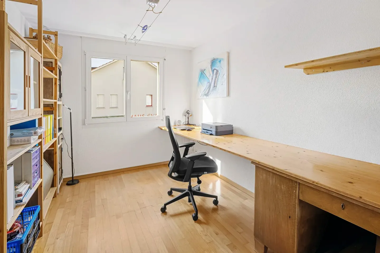 Charming Apartment with Balcony - Photo 4 of 13