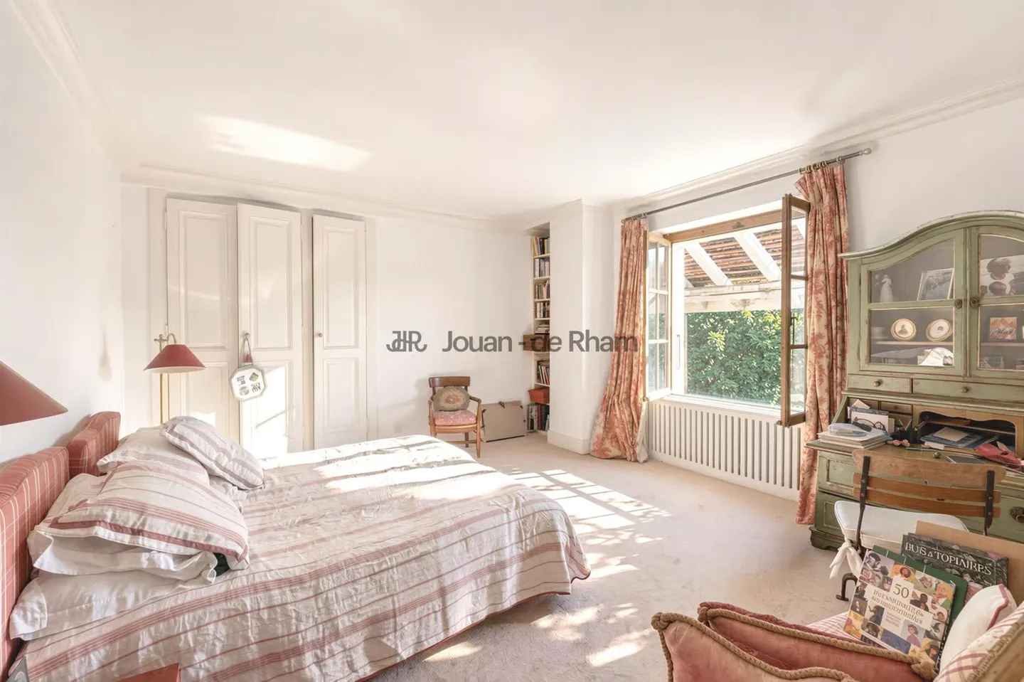 Elegant character house in the heart of the Geneva countryside - Photo 8 of 12