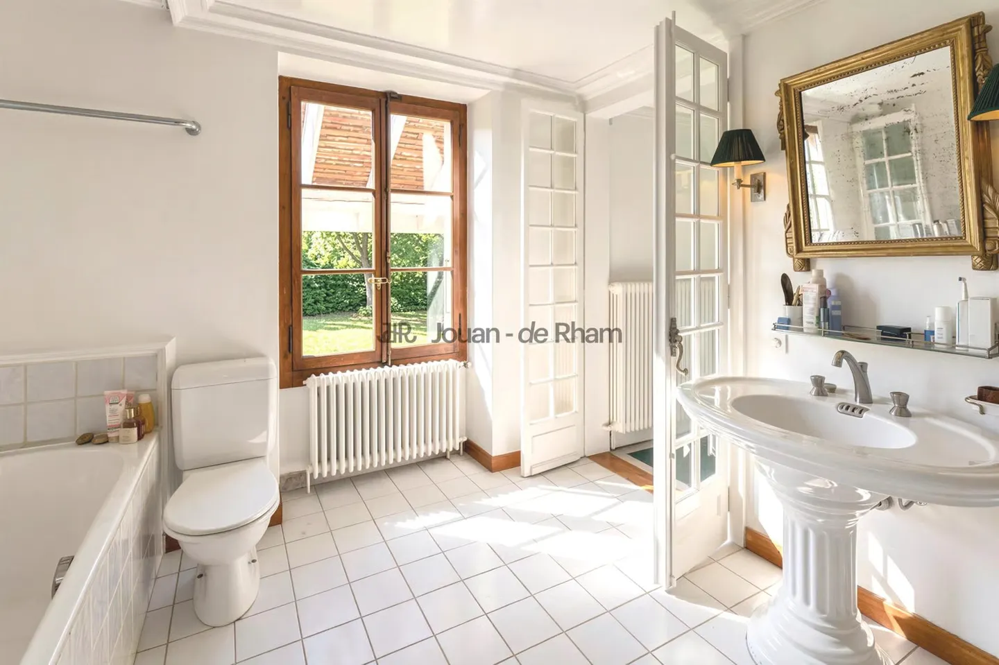 Elegant character house in the heart of the Geneva countryside - Photo 11 of 12