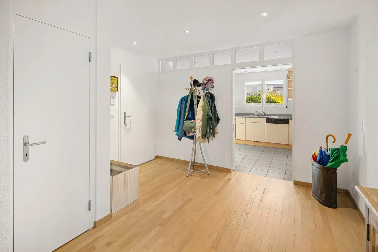 Charming Apartment with Balcony - Photo 7 of 13