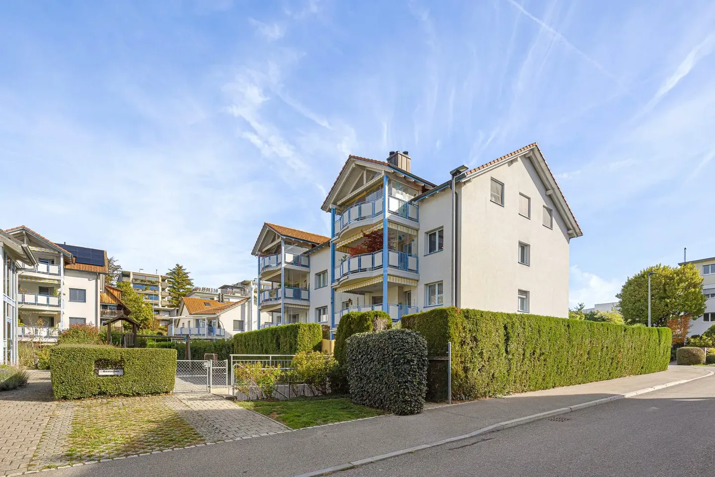 Charming Apartment with Balcony - Photo 11 of 13