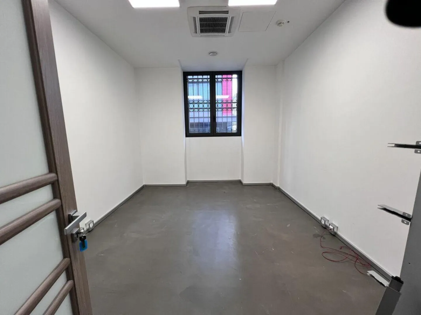 Office in city center - Photo 3 of 4