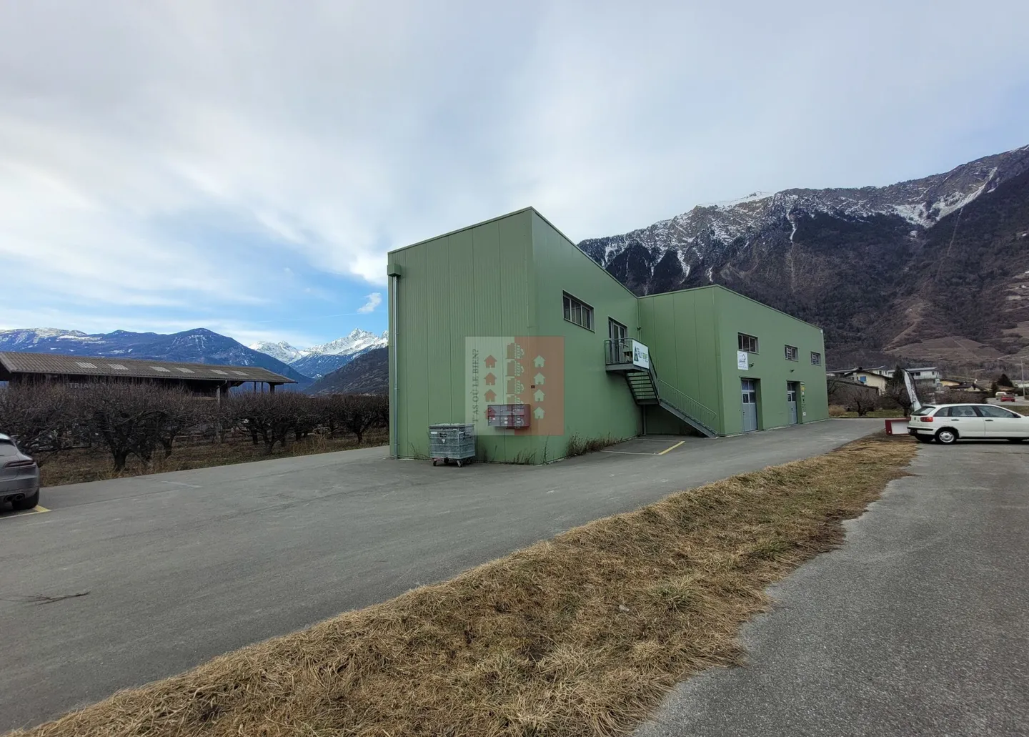 Vendita di capannoni nella zona commerciale - Foto 2 di 4