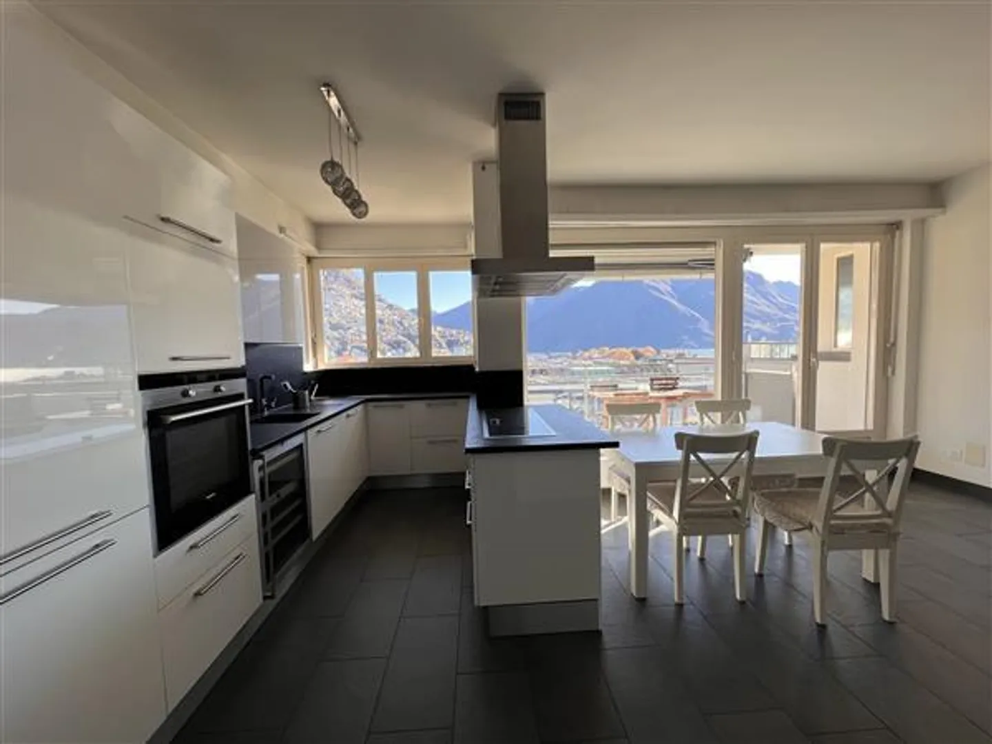 Lugano: Furnished apartment 2.5 rooms - Photo 1 of 8