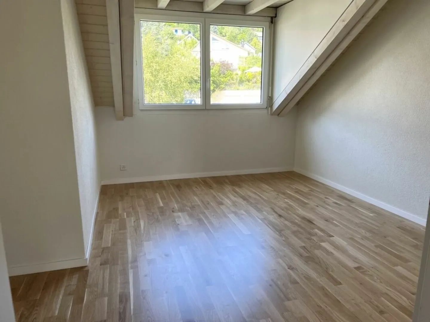 Living like in a single-family home - Photo 6 of 9