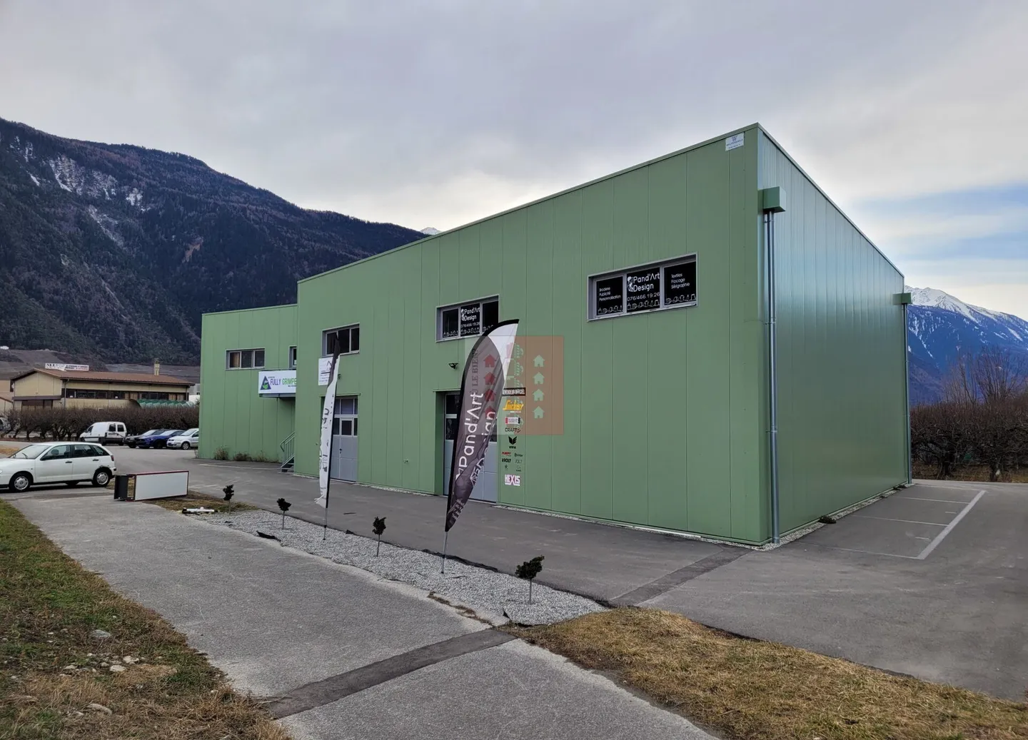 Vendita di capannoni nella zona commerciale - Foto 1 di 4