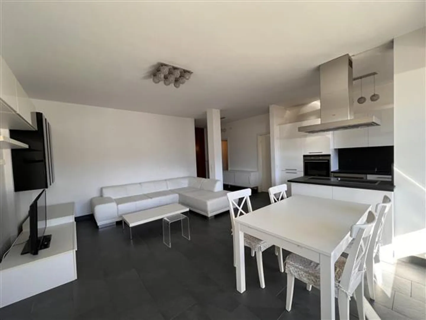 Lugano: Furnished apartment 2.5 rooms - Photo 2 of 8