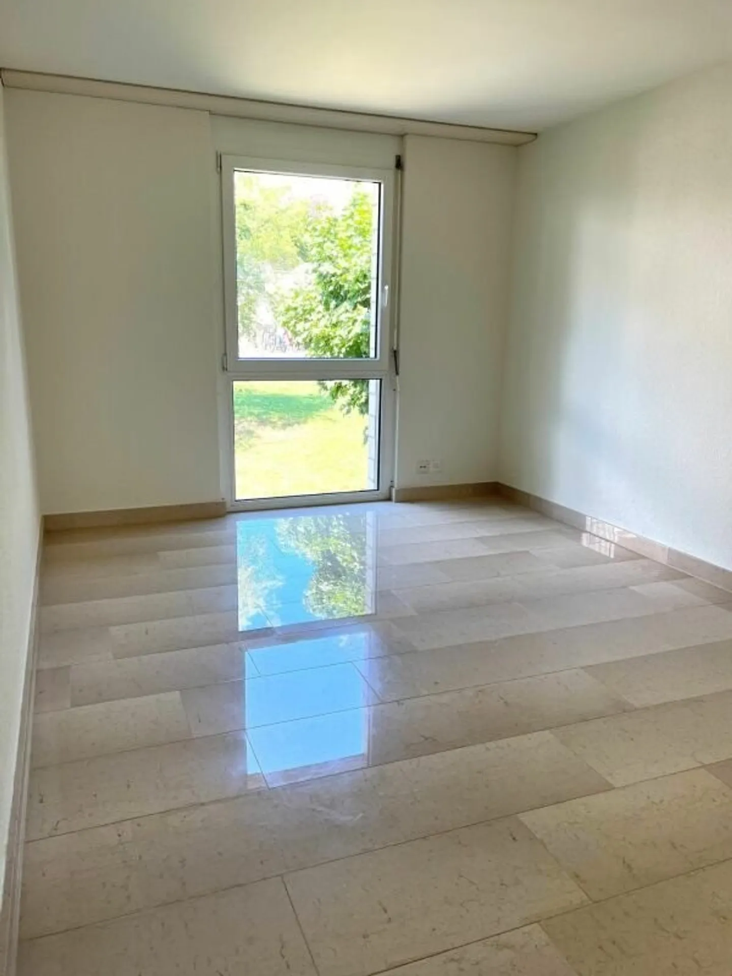 Living like in a single-family home - Photo 7 of 9