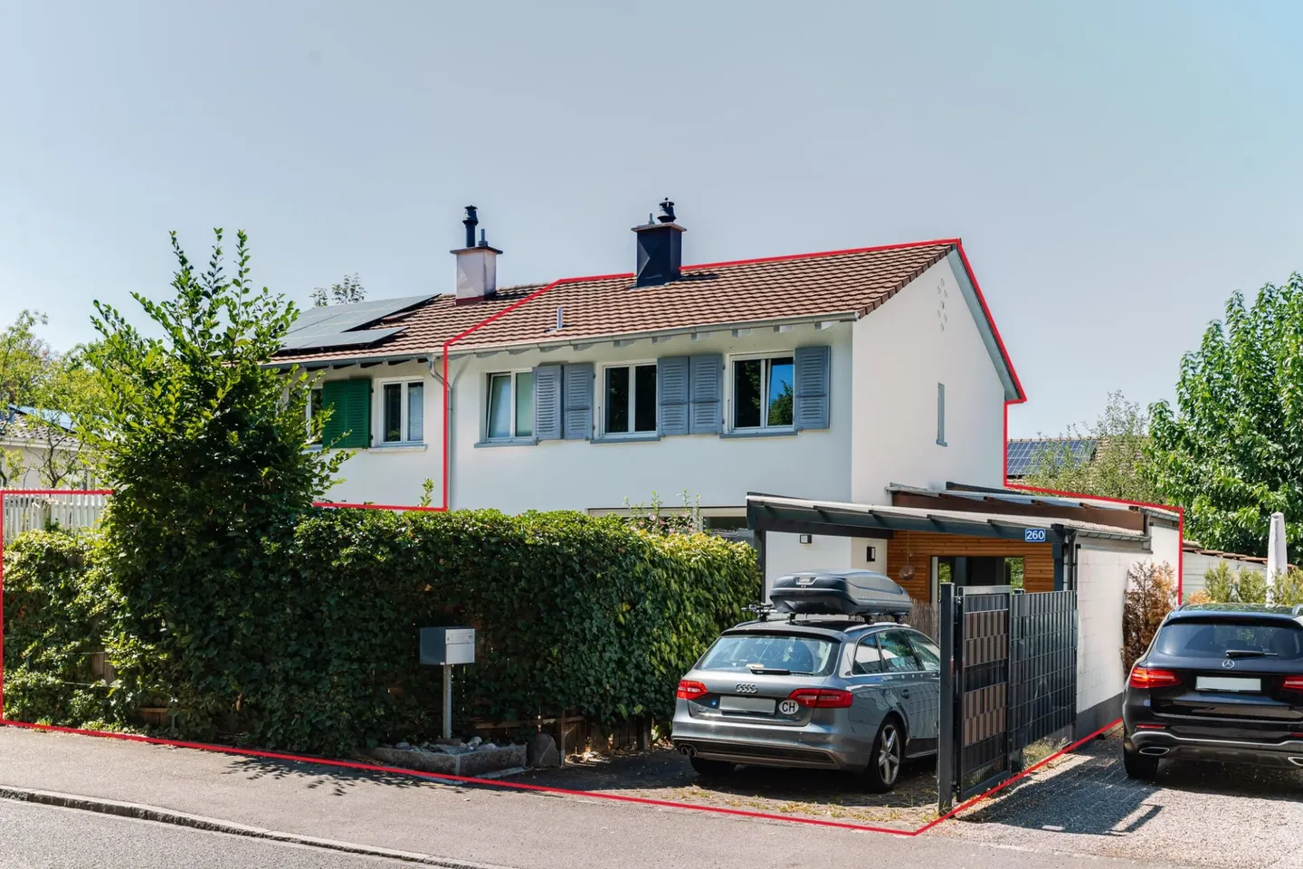 Modern renovated 5.5 room semi-detached house with idyllic garden - Photo 1 of 13