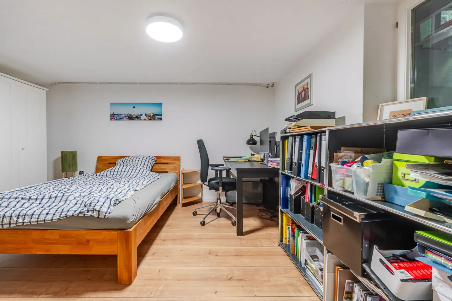Modern renovated 5.5 room semi-detached house with idyllic garden - Photo 11 of 13