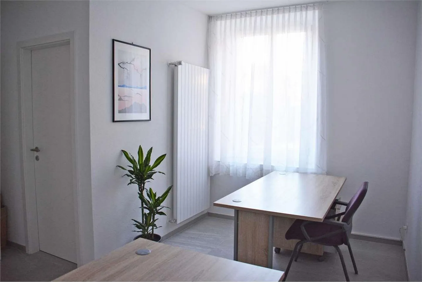 VERY CONVENIENT OFFICE: Giubiasco in Piazza Grande, Furnished and Quiet - Photo 2 of 7