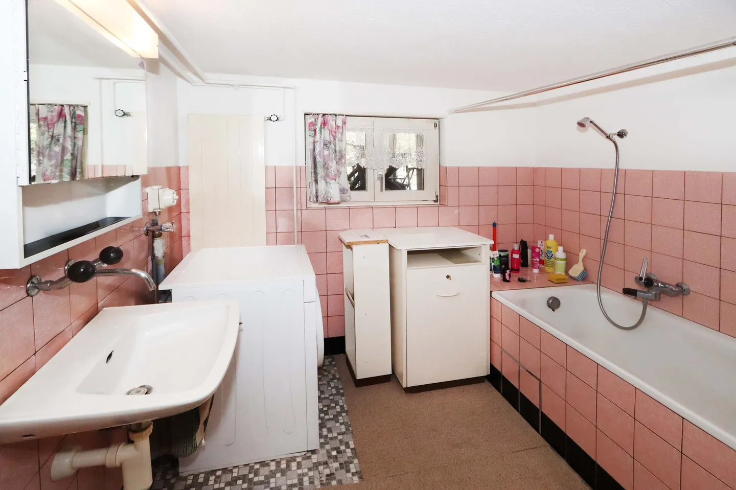 Semi-Detached House in Chalet Style with Garden - Photo 15 of 18