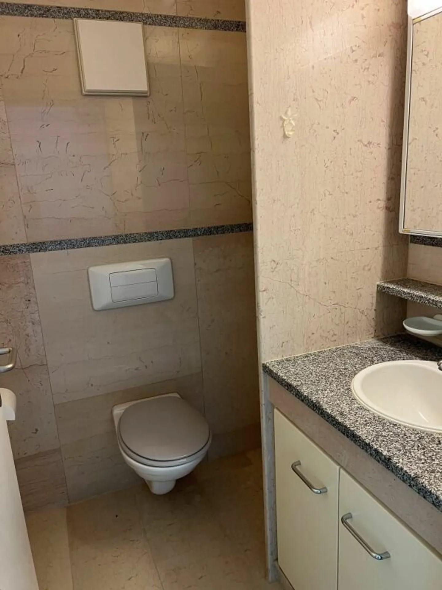 Living like in a single-family home - Photo 8 of 9