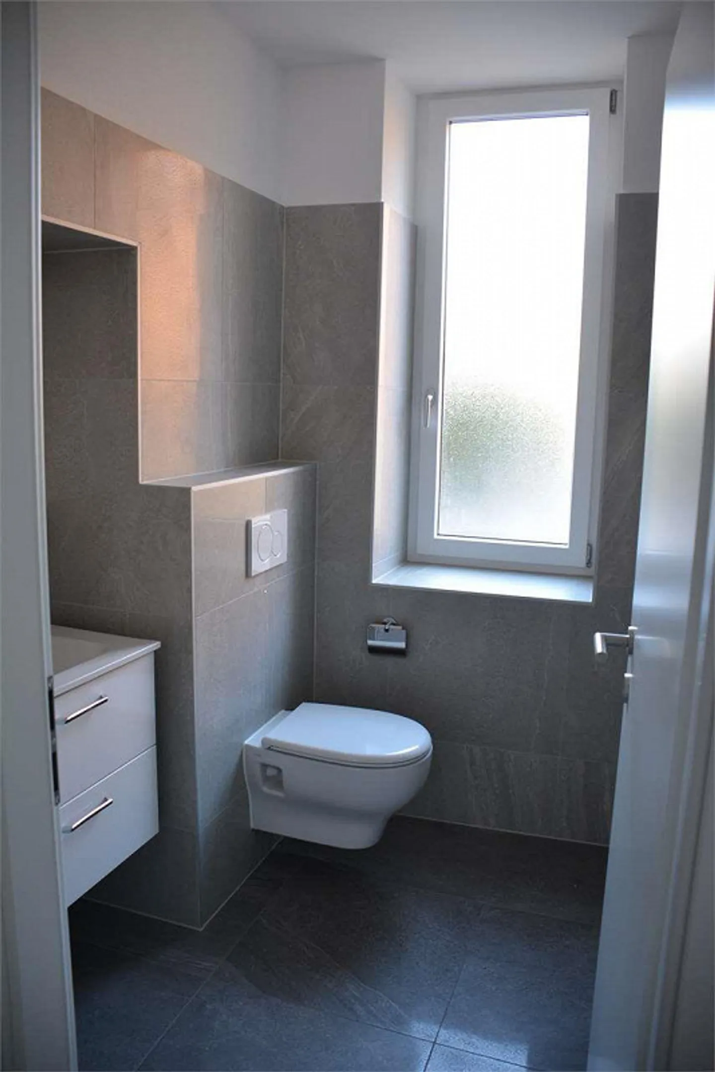 VERY CONVENIENT OFFICE: Giubiasco in Piazza Grande, Furnished and Quiet - Photo 5 of 7