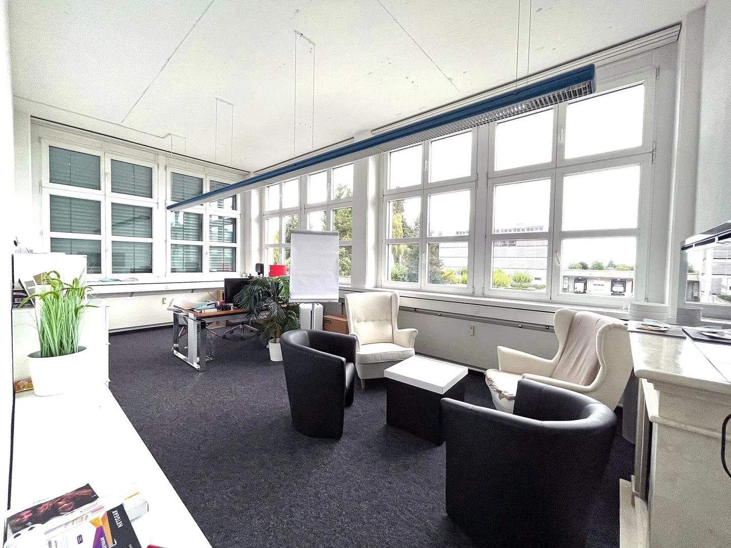 Geräumiger Büroraum - Foto 3 von 6