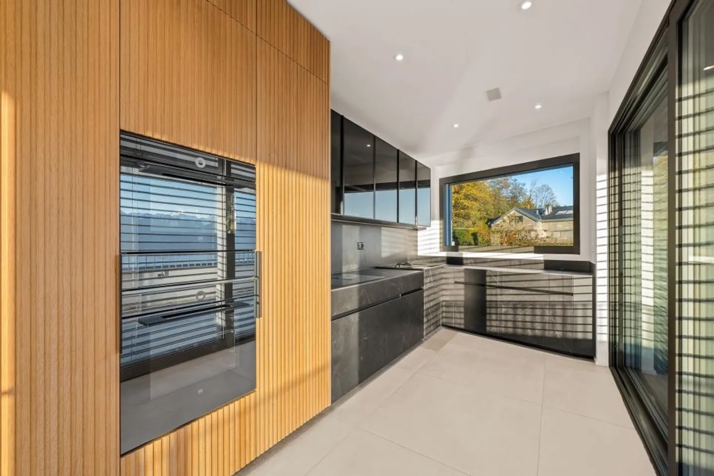 Stunning Penthouse with Lake View - Photo 10 of 13