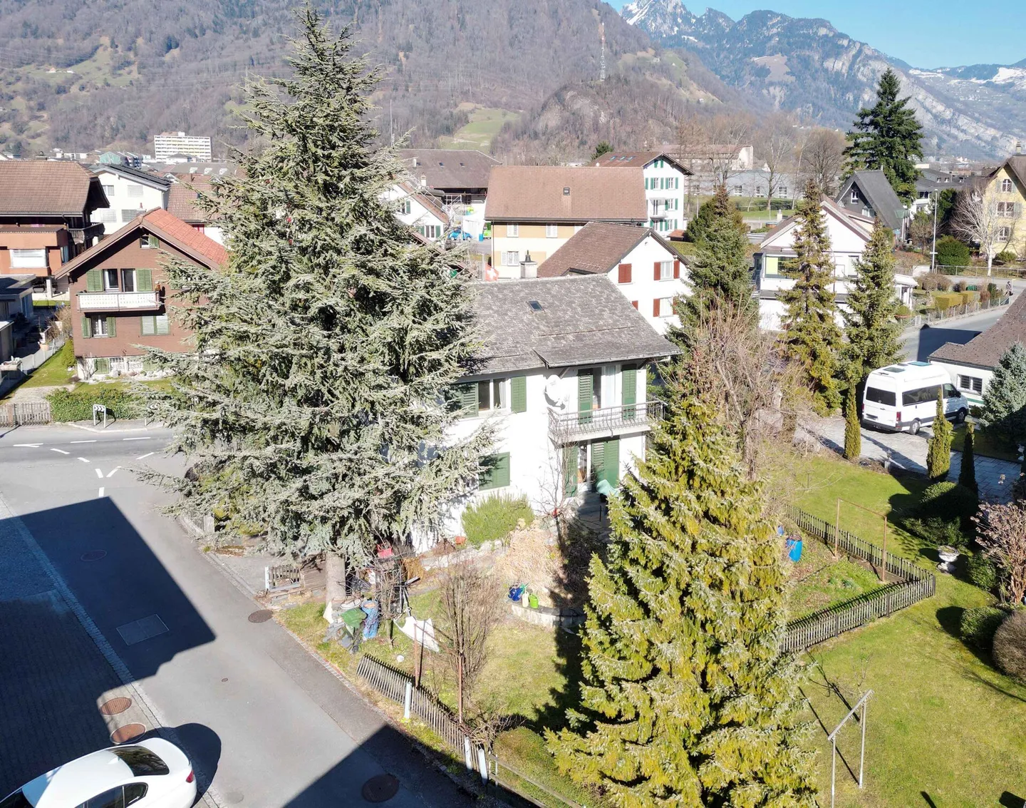 Casa unifamiliare con giardino in una bella posizione a Niederurnen GL - Foto 4 di 12