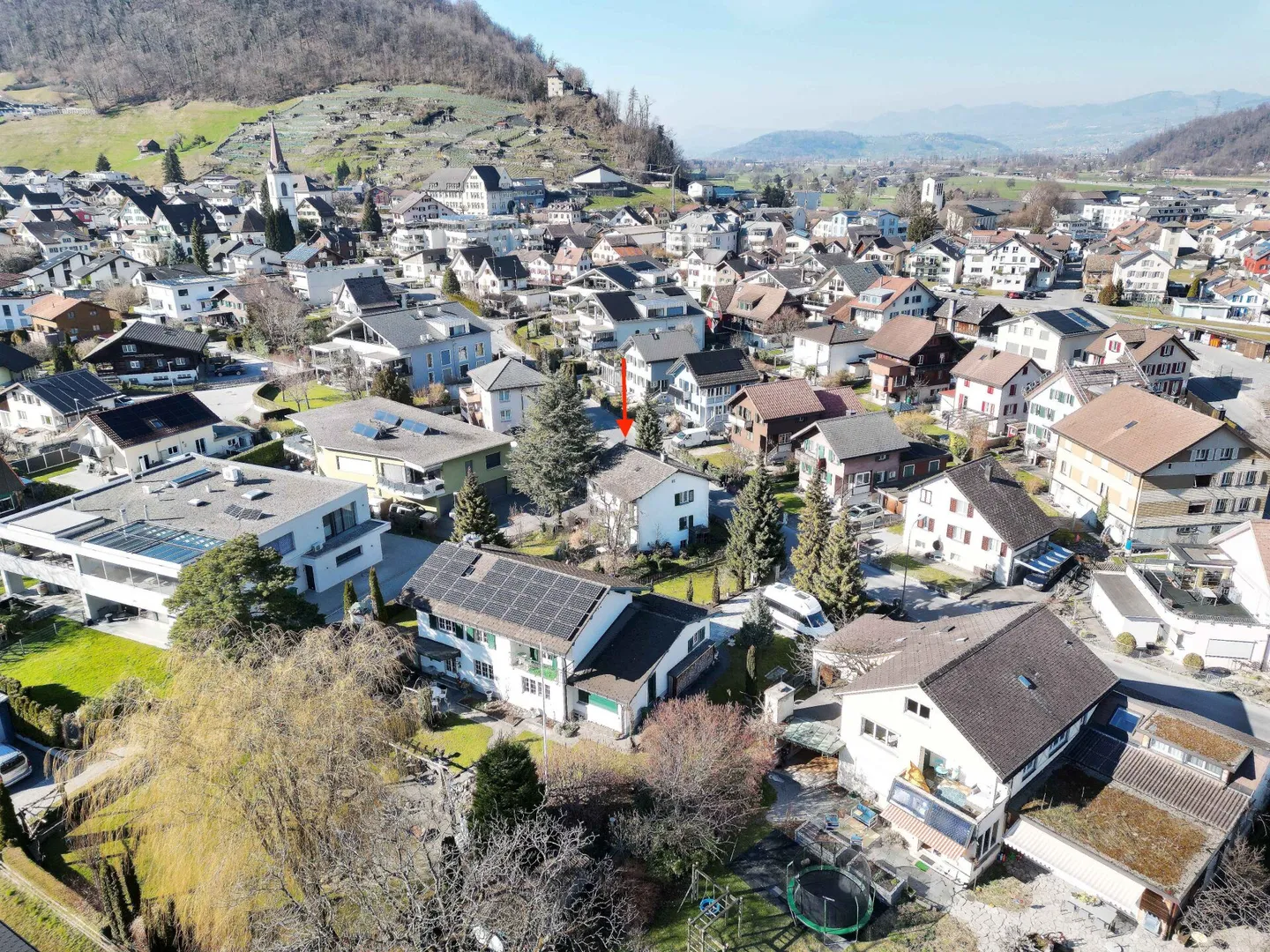 Casa unifamiliare con giardino in una bella posizione a Niederurnen GL - Foto 5 di 12