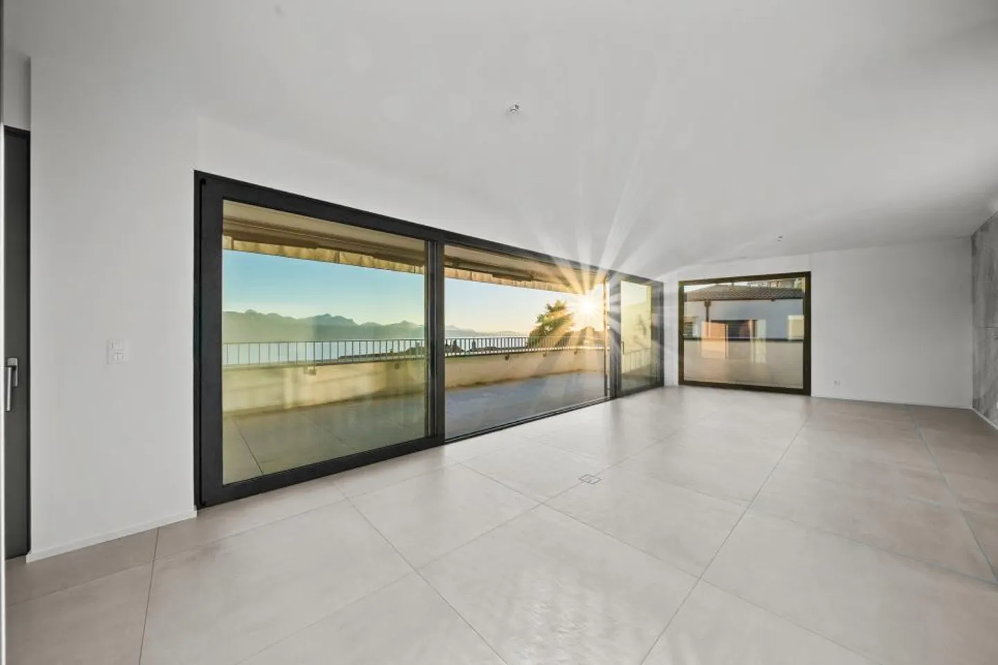 Stunning Penthouse with Lake View - Photo 11 of 13