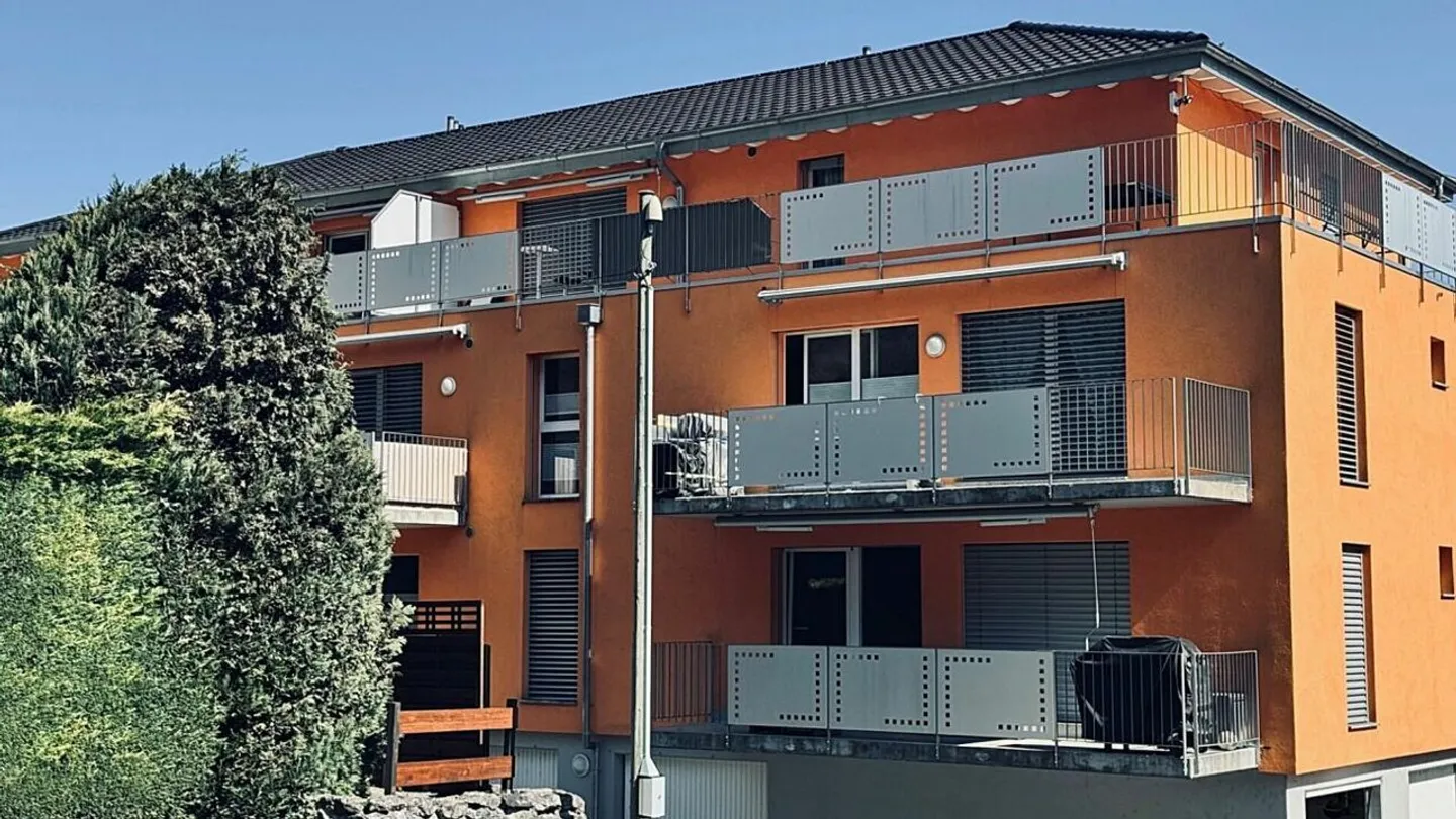 Spacious 3.5-room penthouse in new condition with large terrace - Photo 1 of 23