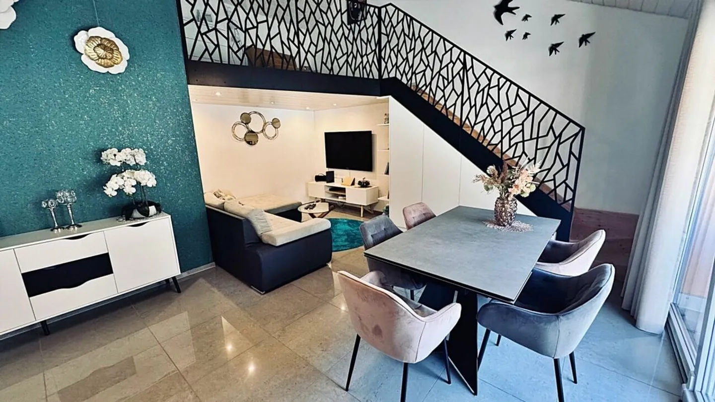 Spacious 3.5-room penthouse in new condition with large terrace - Photo 3 of 23