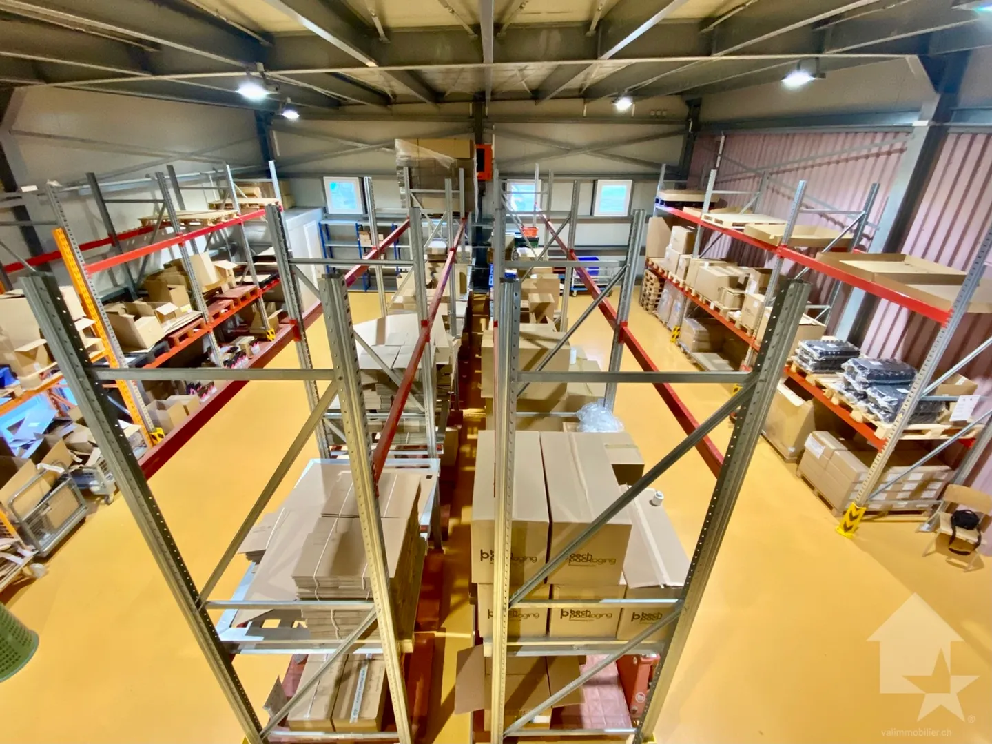 Vielseitige Industriehalle mit Garagen - Foto 8 von 13