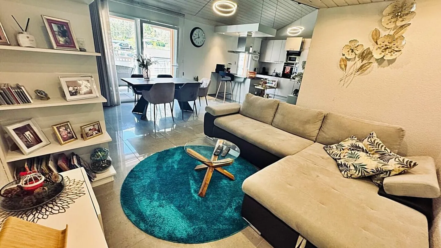 Spacious 3.5-room penthouse in new condition with large terrace - Photo 5 of 23