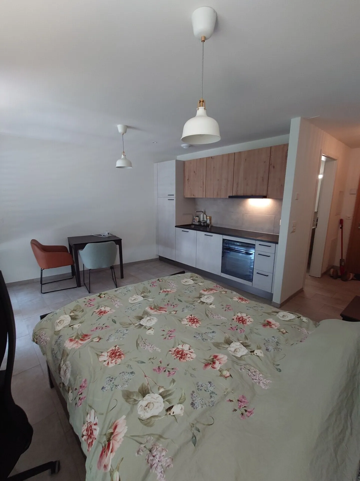 Furnished apartment for rent - Photo 2 of 9