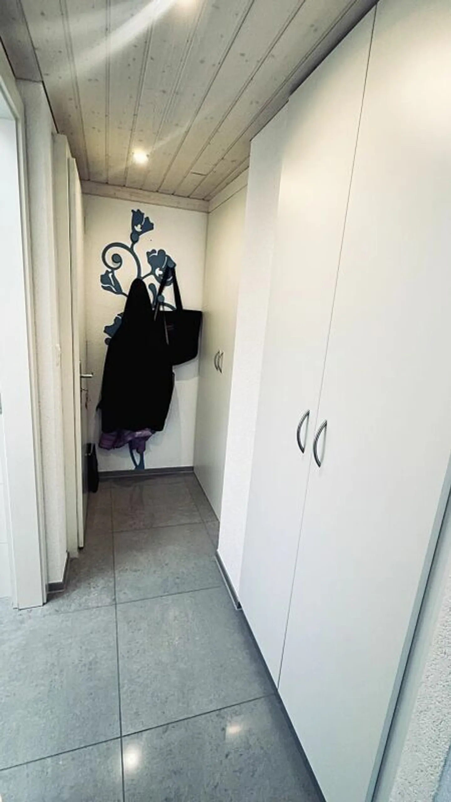 Spacious 3.5-room penthouse in new condition with large terrace - Photo 11 of 23