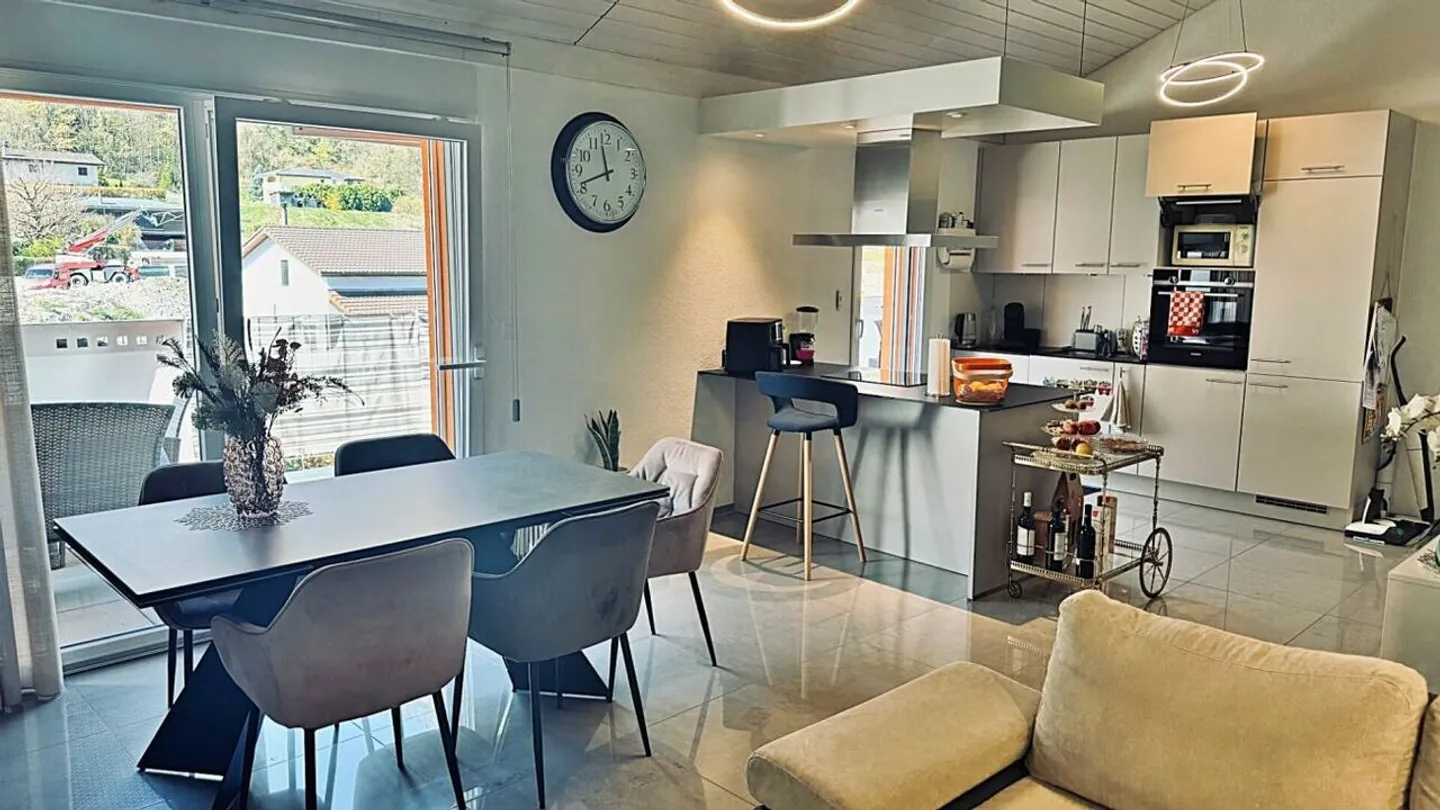 Spacious 3.5-room penthouse in new condition with large terrace - Photo 8 of 23