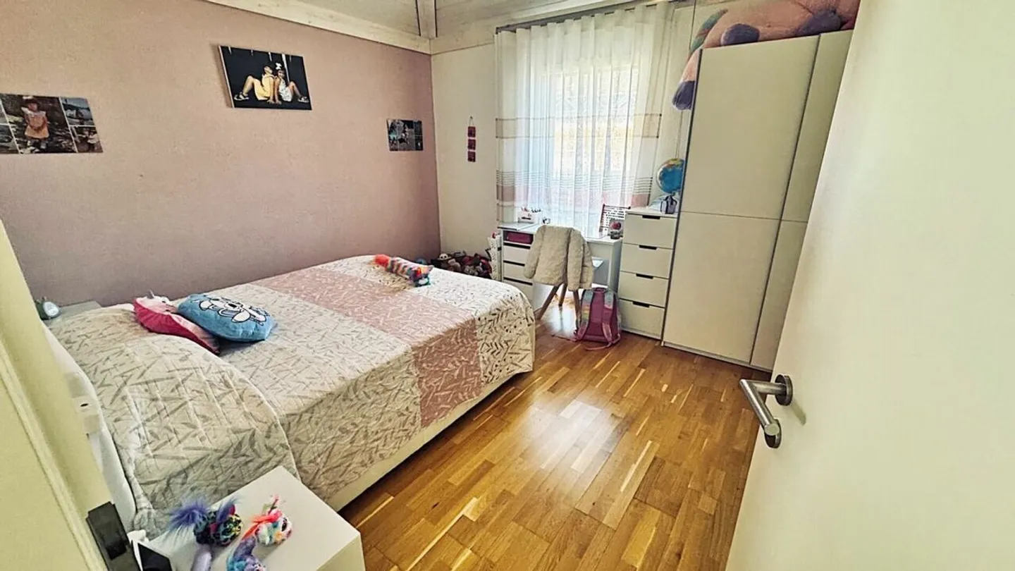 Spacious 3.5-room penthouse in new condition with large terrace - Photo 14 of 23